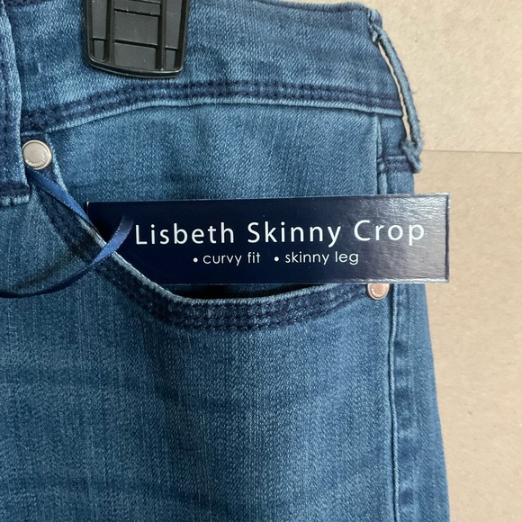 Bandolino Blue Floral Embroidered Jeans. NWT Size 14. Lizbeth Skinny Crop. - Picture 7 of 12